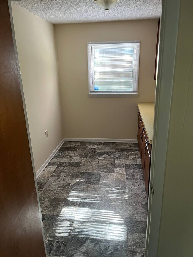 Foto del edificio - 302 Satterwhite Dr