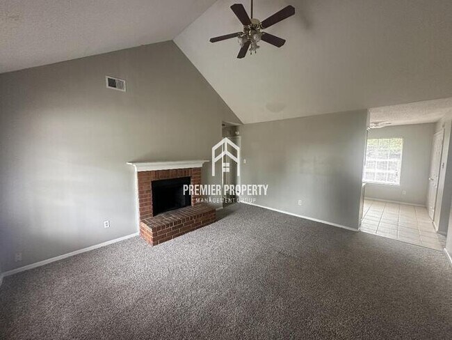 Foto del edificio - 6622 Nutall Oak Cove