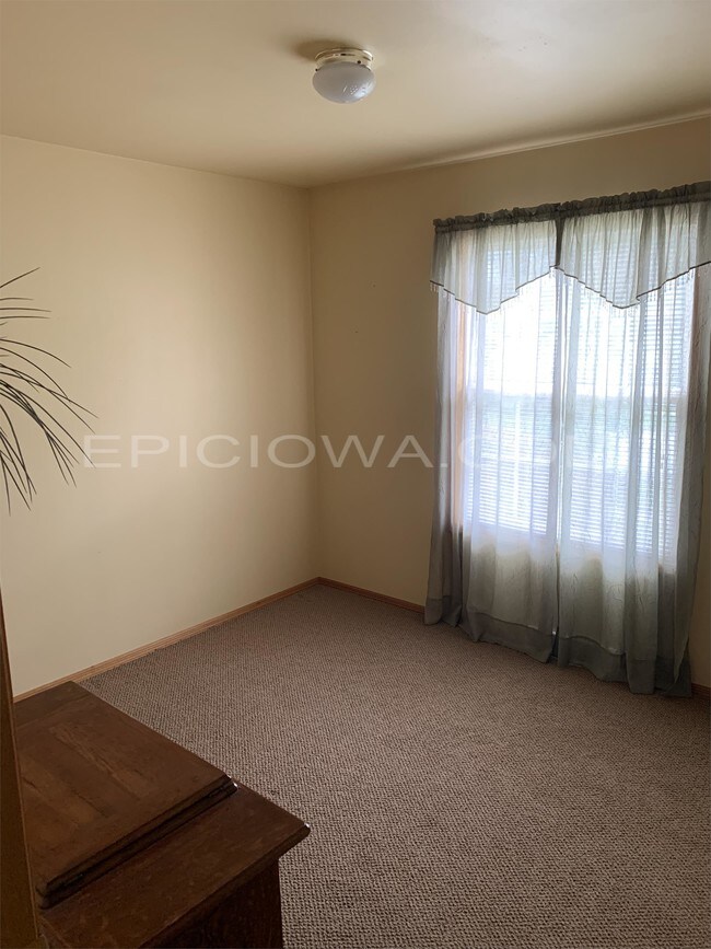 Foto del edificio - 5420 Cedar Dr NW