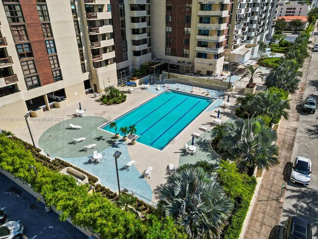 Foto del edificio - 600 Biltmore Way