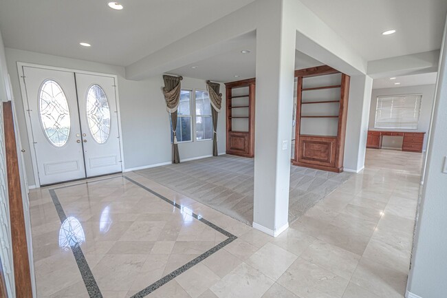 Foto del edificio - Stunning 4-Bedroom Home for Rent in Palmdale!