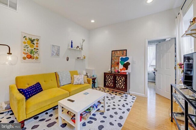 Foto del edificio - 2452 Frankford Ave