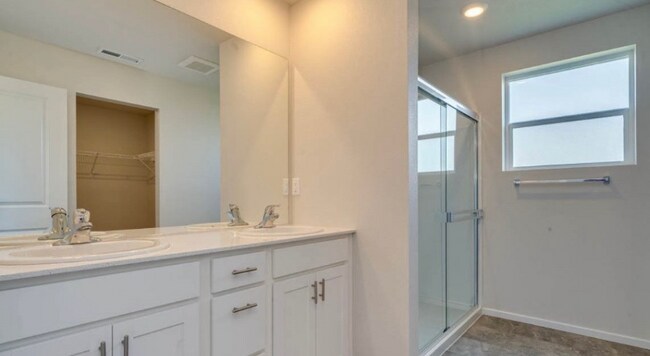 Building Photo - 329 Stella St NE