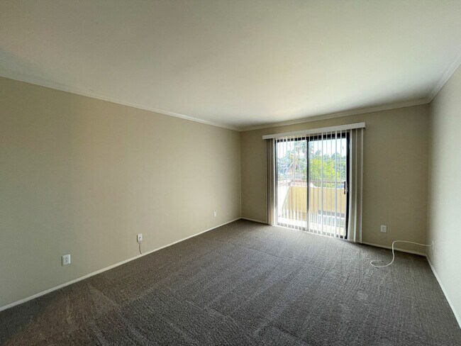 Foto del edificio - $500 Move In Special-Spacious Condo with Dual Master Suites Just Minutes Away from SDSU