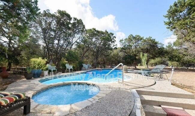 Foto del edificio - 2374 Johnson Rd