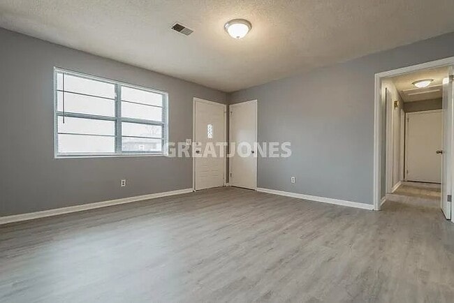 Foto del edificio - 428 W Lakeside Ave