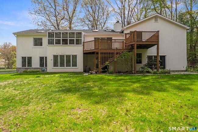Foto del edificio - 89 Cranbury Dr