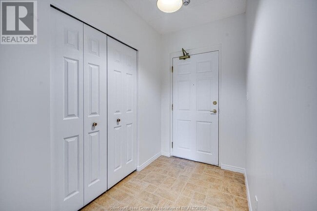 Photo du bâtiment - 8335 Wyandotte St E