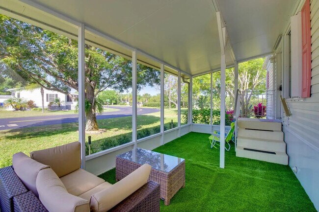 Foto del edificio - 9896 61st Terrace