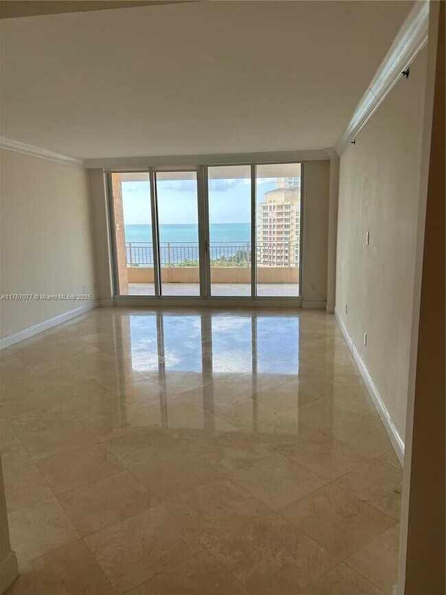 Foto del edificio - 791 Crandon Blvd