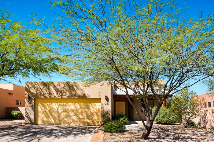 Primary Photo - 48 S Happy Valley Saddle Dr