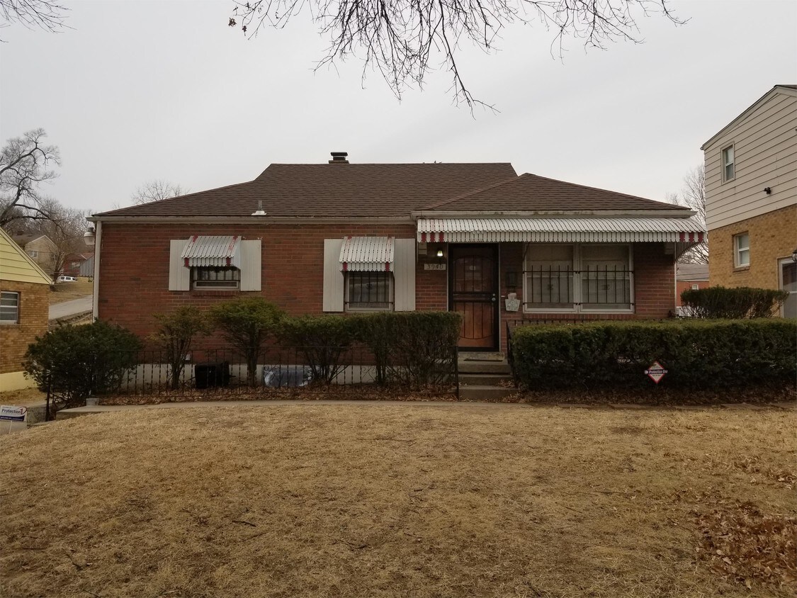 Primary Photo - 3940 Monroe Ave