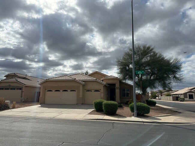 Foto del edificio - 4 BEDROOM IN AUGUSTA RANCH WITH 3 CAR GARAGE