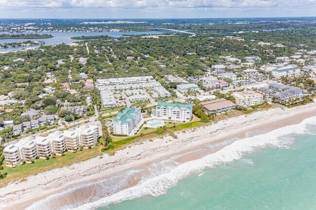 Building Photo - 2735 Ocean Dr