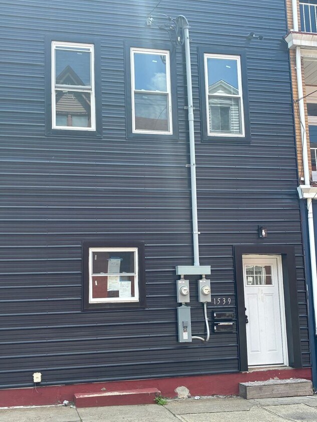 Primary Photo - 1539 Lowrie St