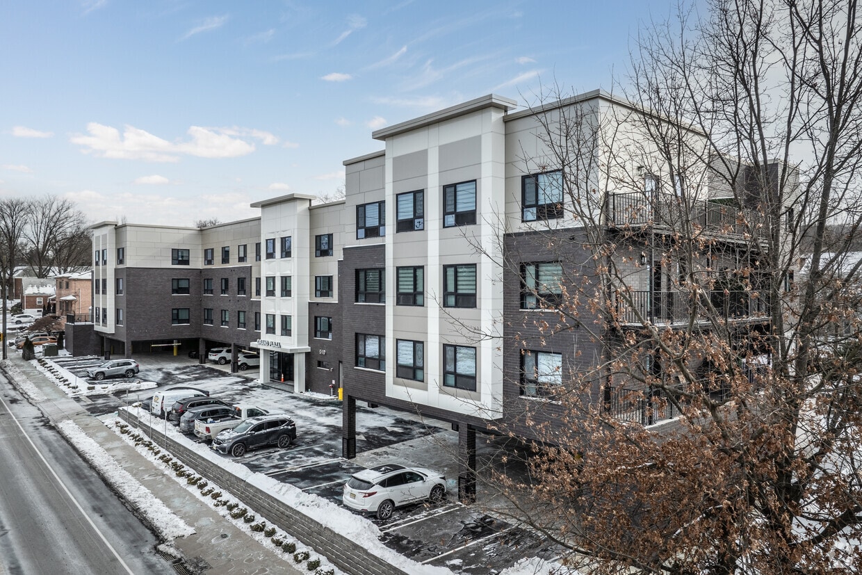 Primary Photo - 510 Grand Plaza