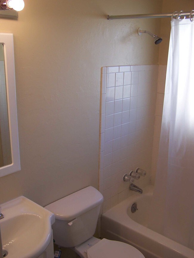 Bathroom - 1006 Western Dr
