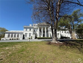 Building Photo - 553 Bellevue Ave