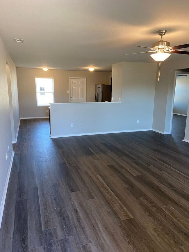 Foto del edificio - *New Years Special* BRAND NEW Four Bedroom...
