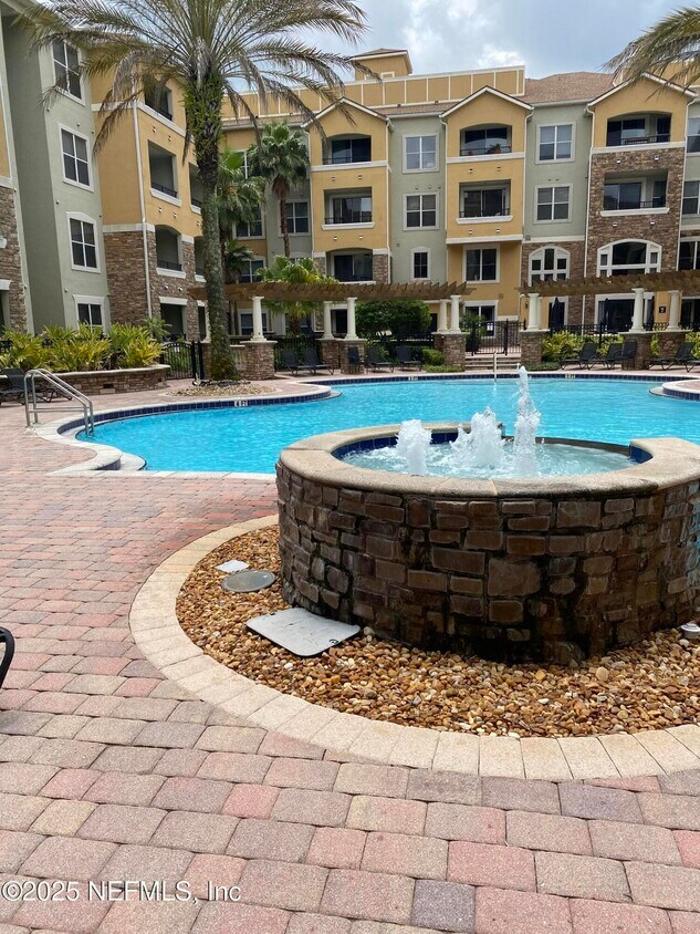 Foto principal - 8539 Gate Pkwy W