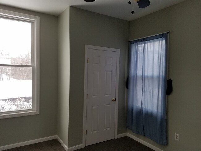 Foto del edificio - 30 S Main St