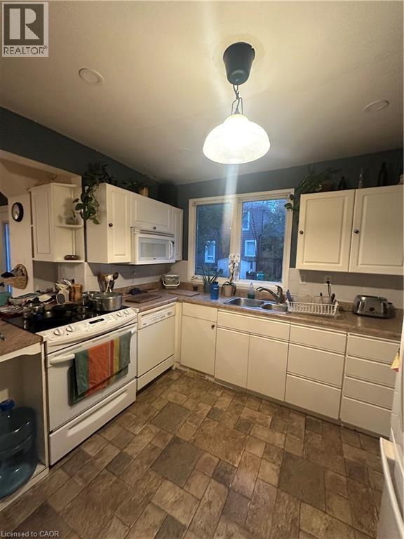 Building Photo - 272 Main St