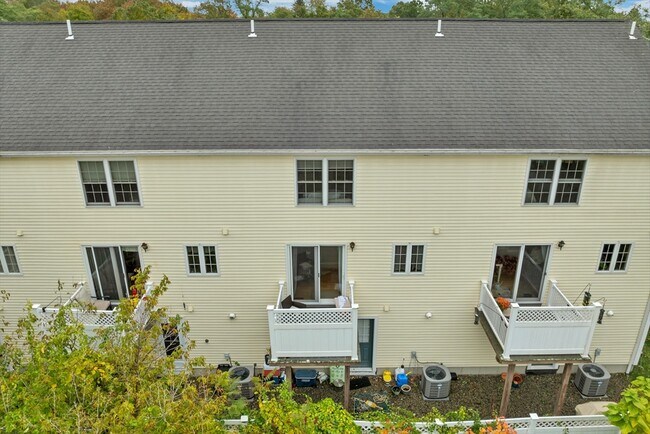 Foto del edificio - 6 Partridge Ln