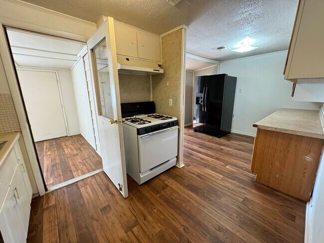 Building Photo - 360 Virtual Tour Available