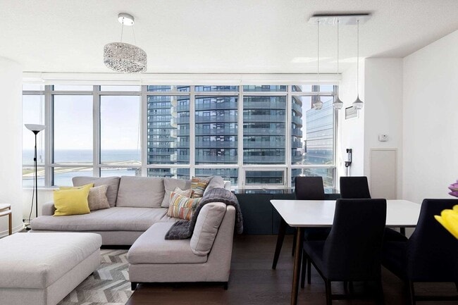 Photo du bâtiment - 55 Bremner Blvd