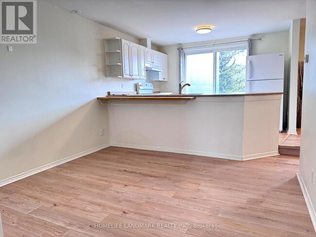 Building Photo - 373 Broadview Ave