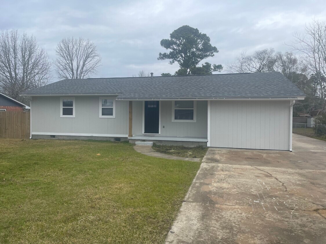 Primary Photo - 112 Park Ln Dr