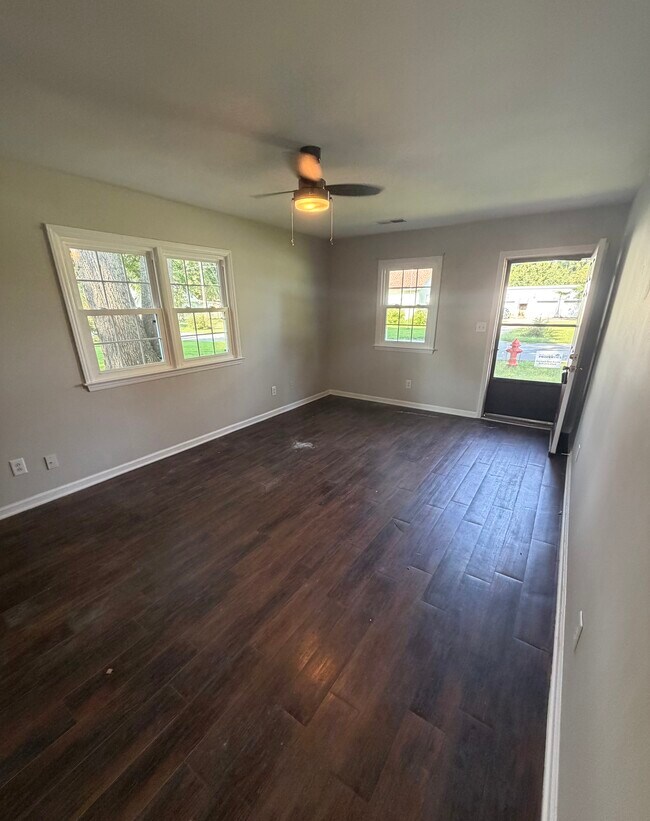Foto del edificio - 212 N Elm St