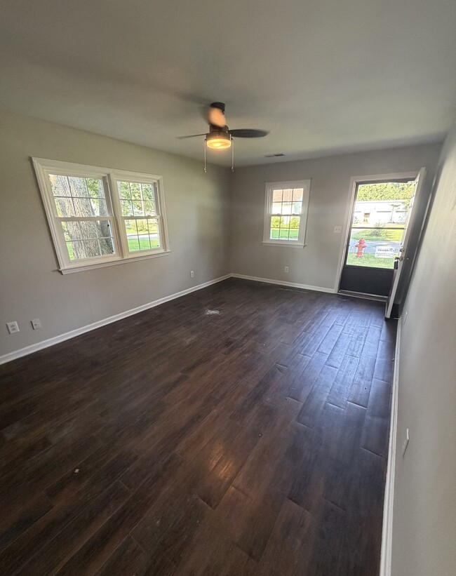 Building Photo - 212 N Elm St