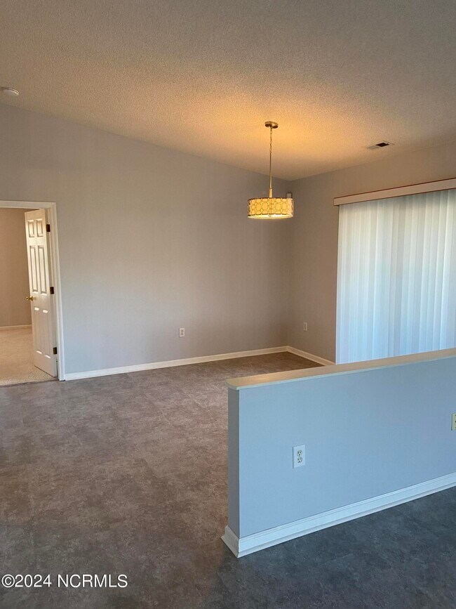 Foto del edificio - 4158 Breezewood Dr