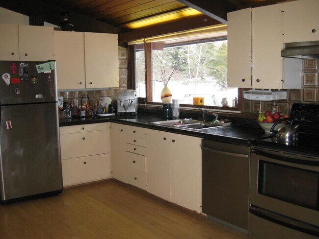 Foto del edificio - 27 Spruce Ln