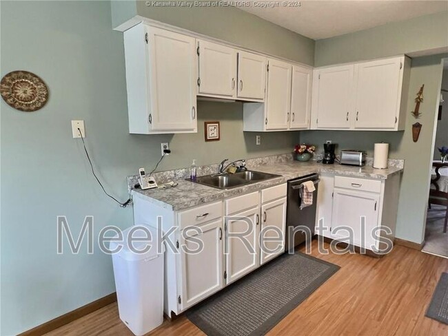 Building Photo - 14 Carriage Way