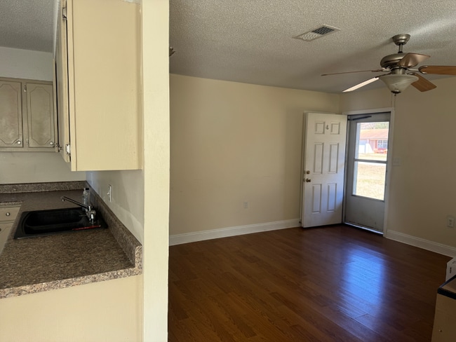 Building Photo - 282 Denise St