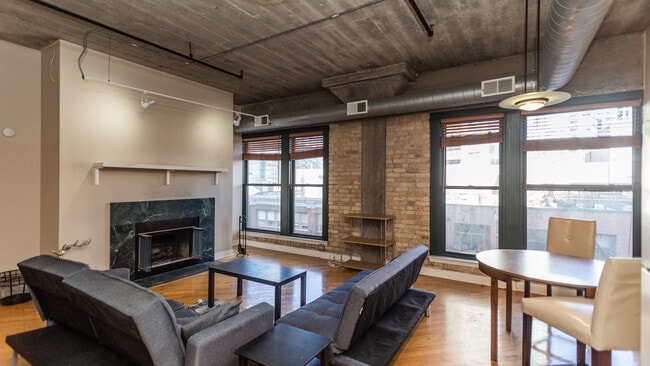 Foto del edificio - 411 W Ontario St