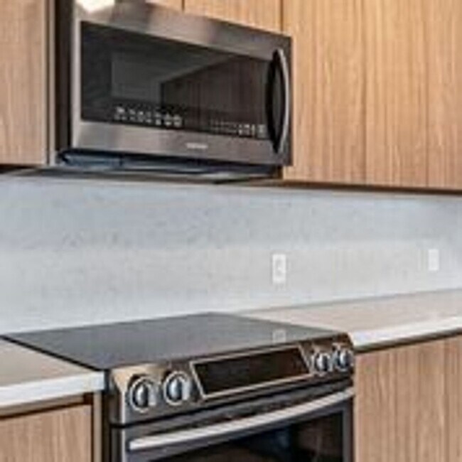 Foto del edificio - Penthouse 1-bedroom with 2-Parking!