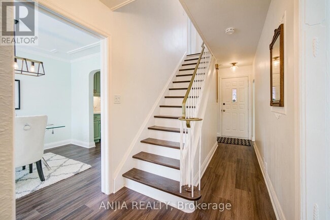 Building Photo - 818 Masson St