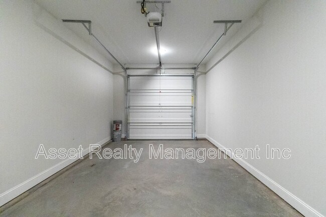 Foto del edificio - 4839 Lake Ln