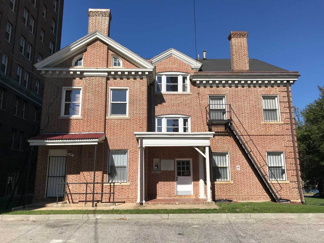 Building Photo - The Madison at Cloverdale Apartments