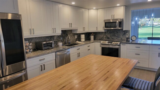 Foto del edificio - 2345 Deer Creek Woodlands Way