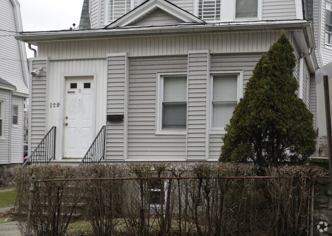 Foto del edificio - 129 Pelham Rd