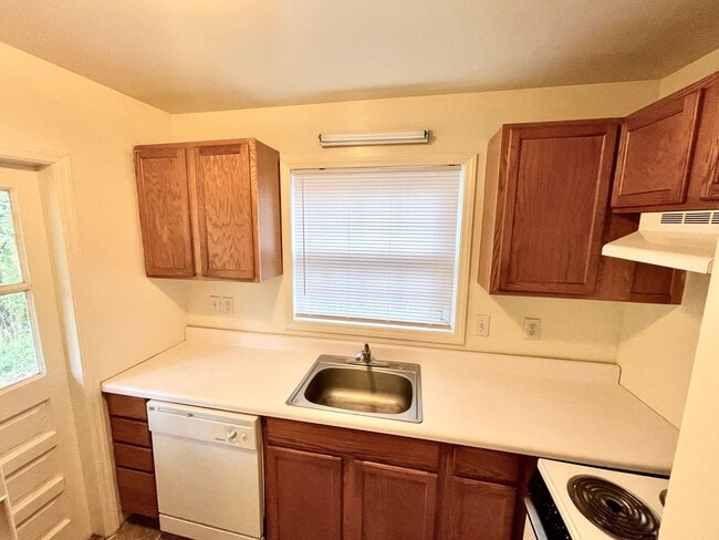 Building Photo - One-Bedroom, One Bath Townhouse at Spring Garden/Lindell Duplex