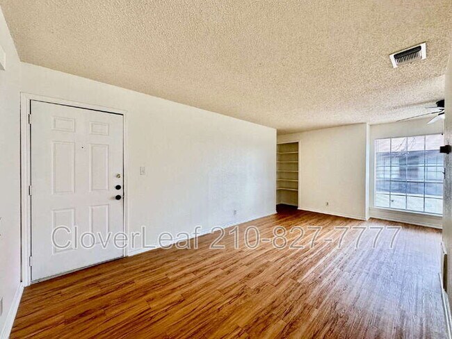 Foto del edificio - 10565 Starcrest Dr