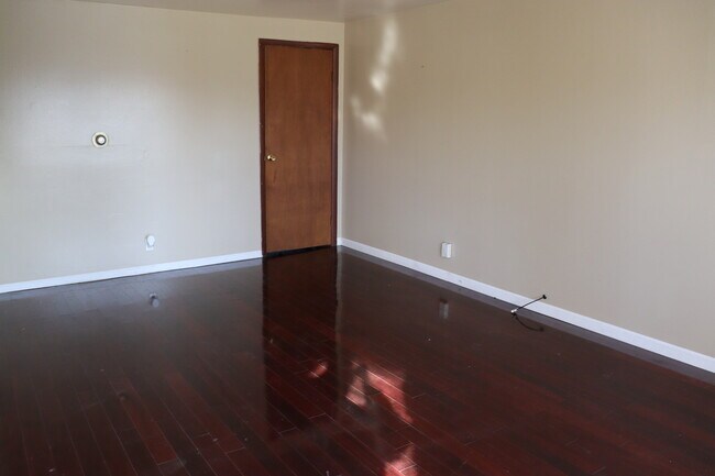 Building Photo - 512 Bisaillon Ave
