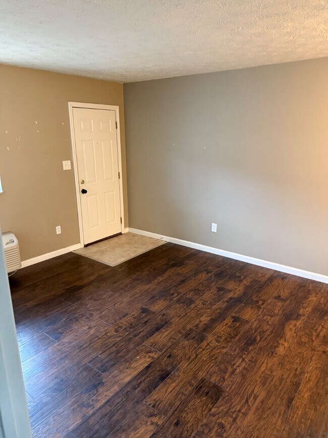 Foto del edificio - 116 W Zupan St