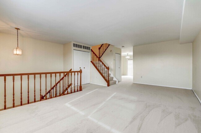 Building Photo - 18 Clinton Hill Ct