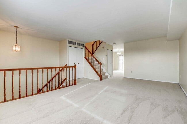 Foto del edificio - 18 Clinton Hill Ct